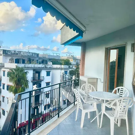 Roof And Sky Center بيت ضيافة سورينتو