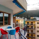 Πανσιόν Roof And Sky Luxury In Center