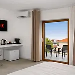 Πανσιόν Roof And Sky Luxury In Center 3*