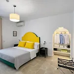 Roof And Sky Luxury In Center 3* Σορέντο