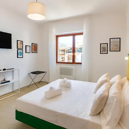 Roof And Sky Luxury In Center Affittacamere